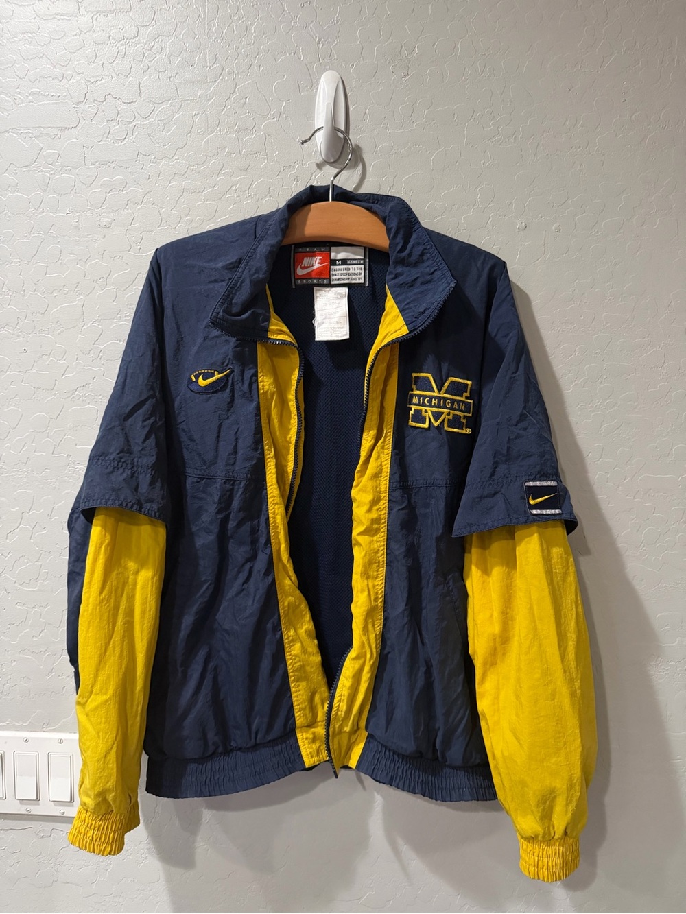 Vintage 90s Nike Michigan Wolverines Football Windbreaker Jacket Medium Bin 1